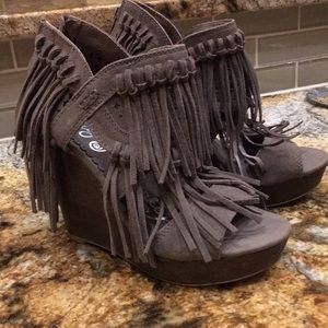Suede heeled sandals with fringe